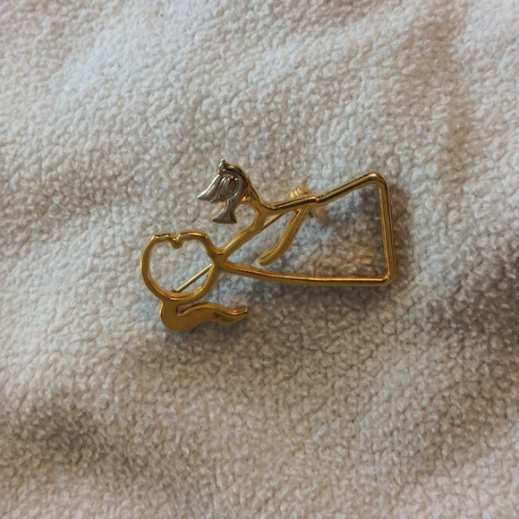 3/15$ Angel Pin / Brooch Praying Hands Holding a Dove - Picture 3 of 6